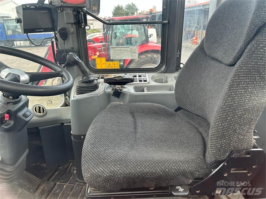 Doosan DL 300 Gumikerekes homlokrakodók