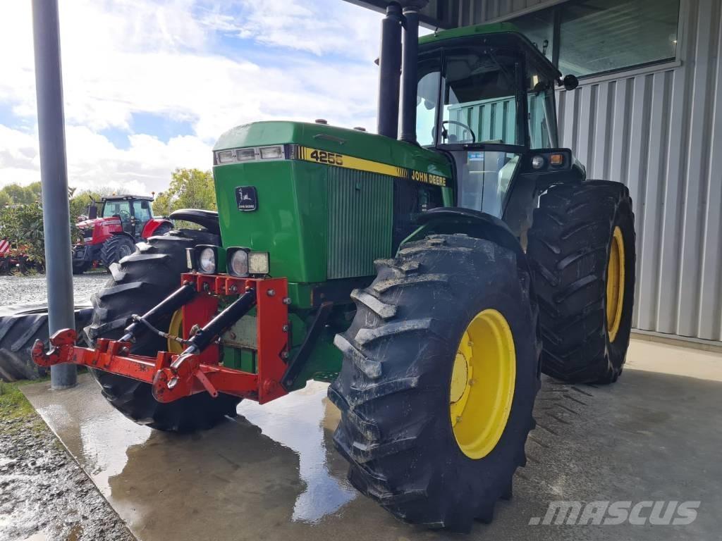 John Deere 4255 Traktorok