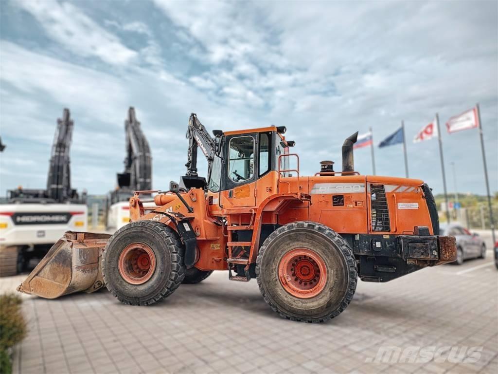Doosan DL 300 Gumikerekes homlokrakodók
