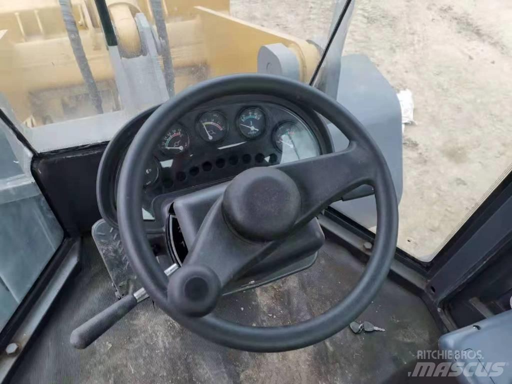 SDLG LG936L Gumikerekes homlokrakodók