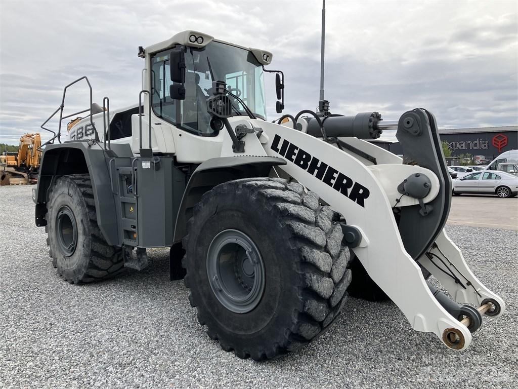Liebherr L586 Xpower Gumikerekes homlokrakodók