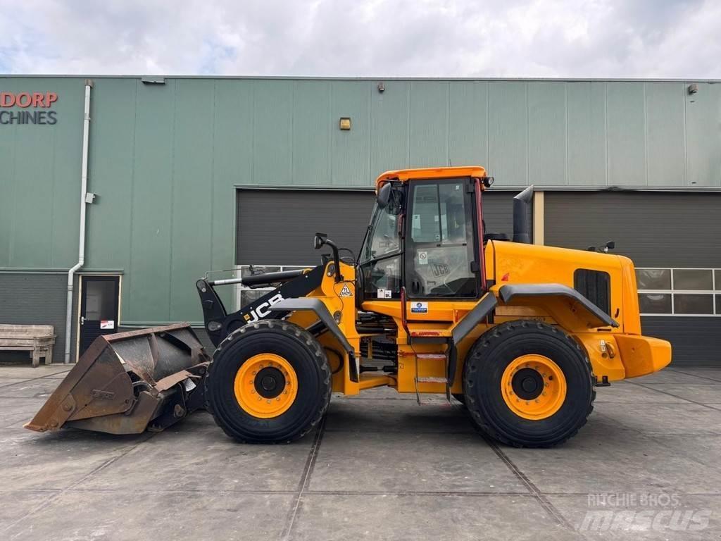 JCB 427 ZX Gumikerekes homlokrakodók