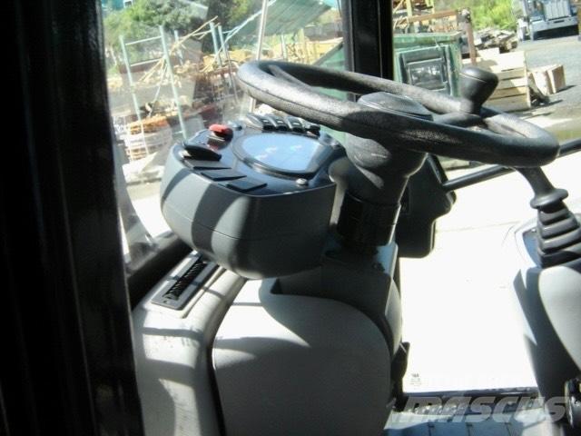 CAT 908 M Gumikerekes homlokrakodók