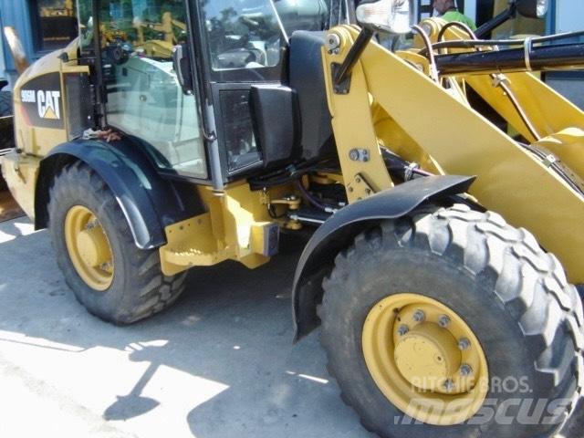CAT 908 M Gumikerekes homlokrakodók