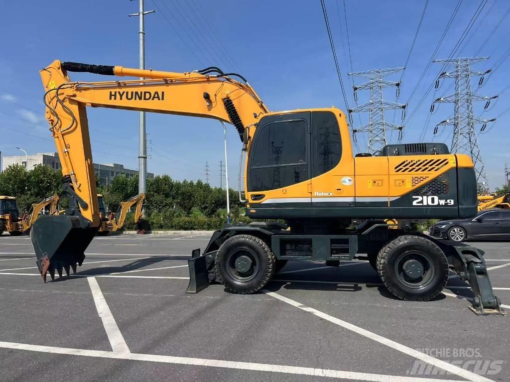 Hyundai 210W-9 Gumikerekes kotrók