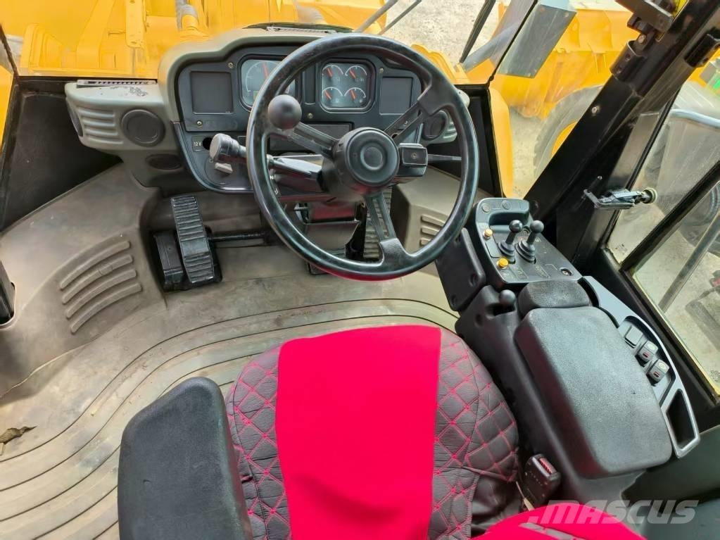 CAT 966 H Gumikerekes homlokrakodók
