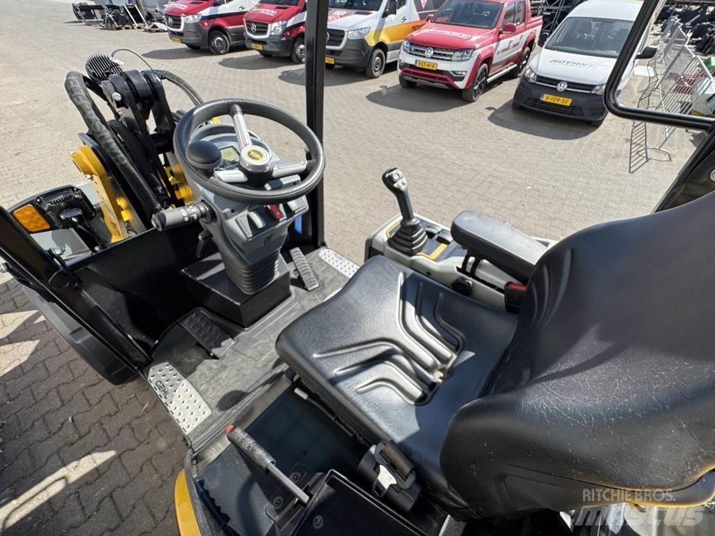 Gehl AL330 Gumikerekes homlokrakodók