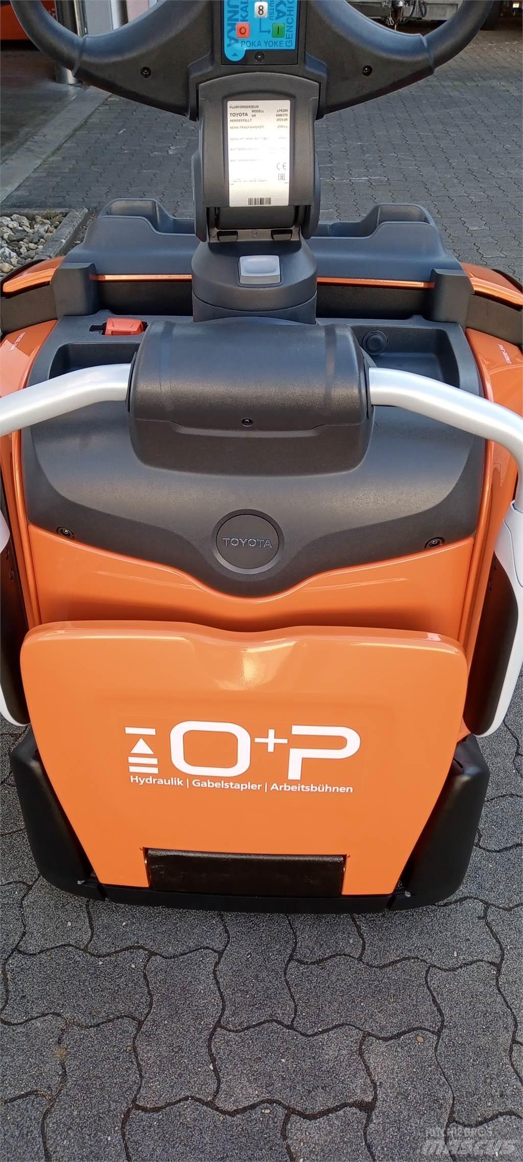 Toyota LPE200 Alacsony emelőkocsi