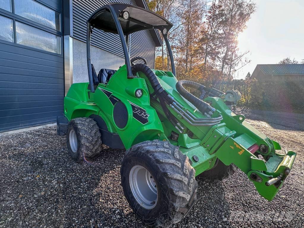 Avant 745 Univerzális rakodók