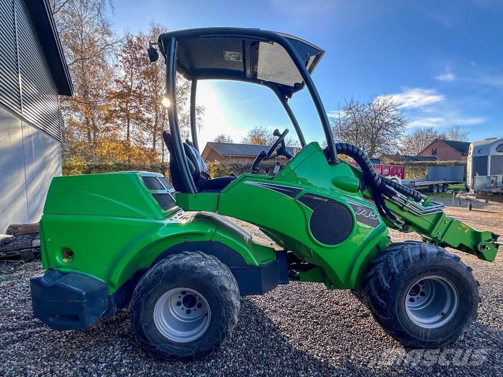 Avant 745 Univerzális rakodók