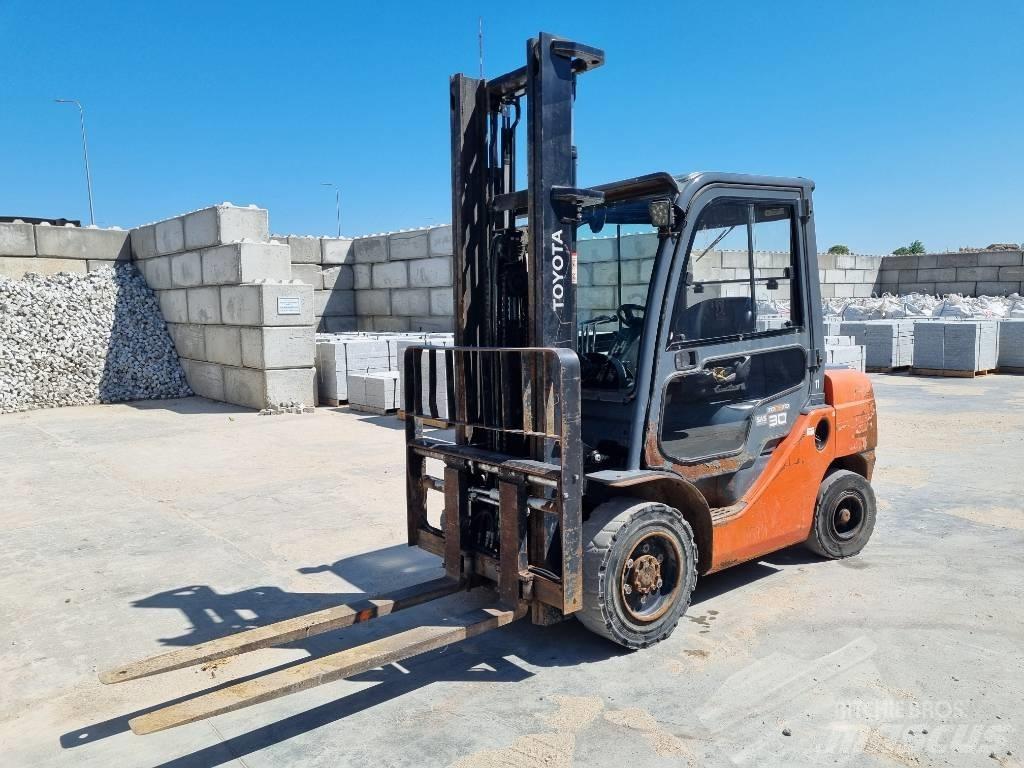 Toyota 02-8 FD F 30 Dízel targoncák