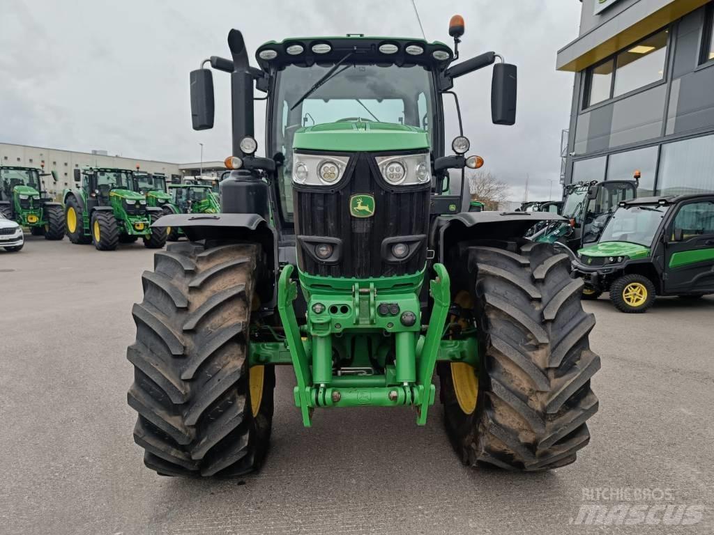 John Deere 6215 R Traktorok