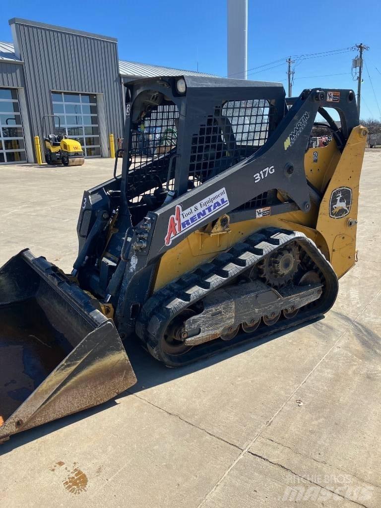 DEERE 317 G Kompaktrakodók