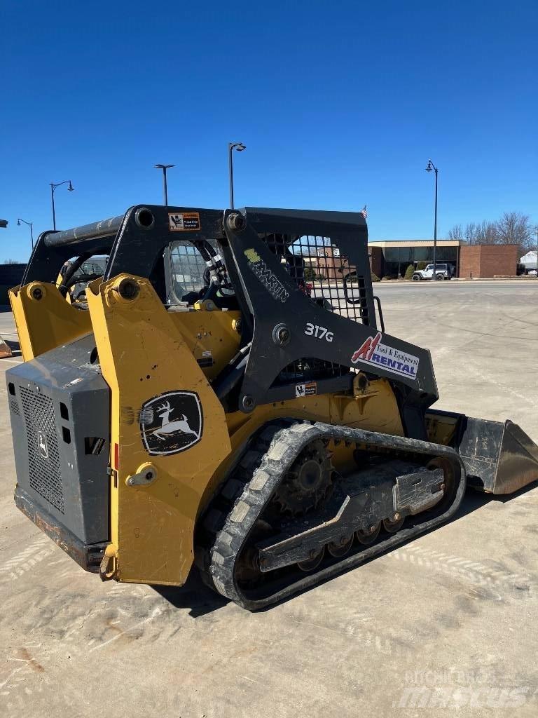 DEERE 317 G Kompaktrakodók