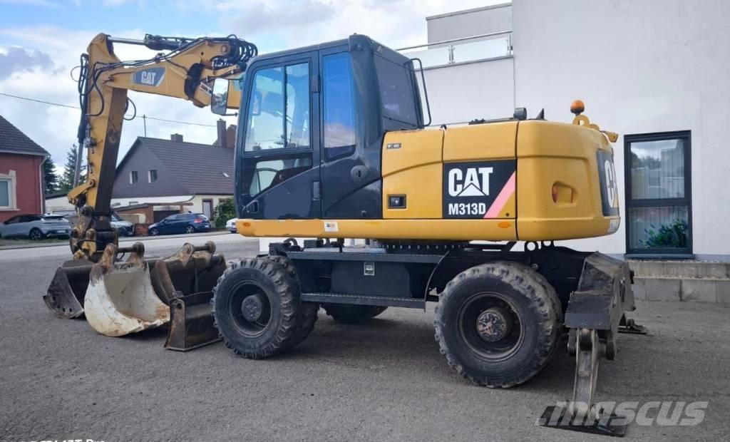 CAT M 313 D Gumikerekes kotrók