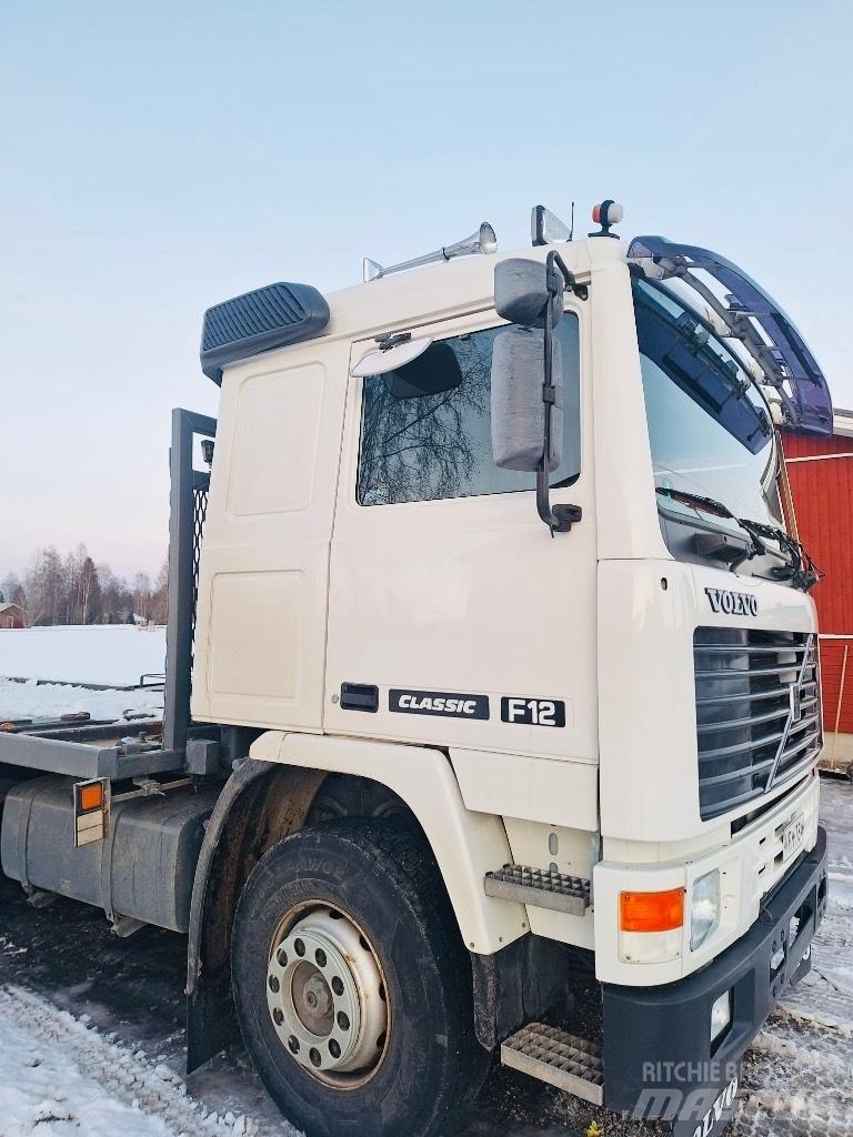 Volvo F 12 Platós / Ponyvás teherautók