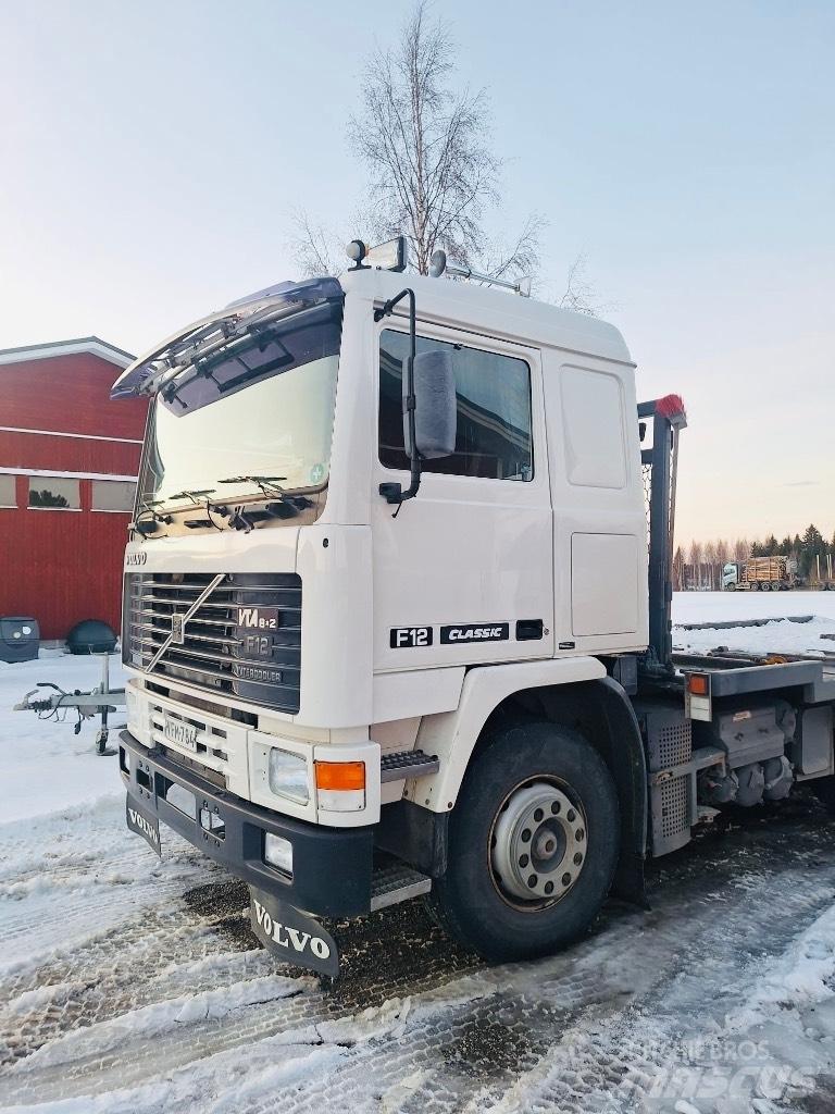 Volvo F 12 Platós / Ponyvás teherautók