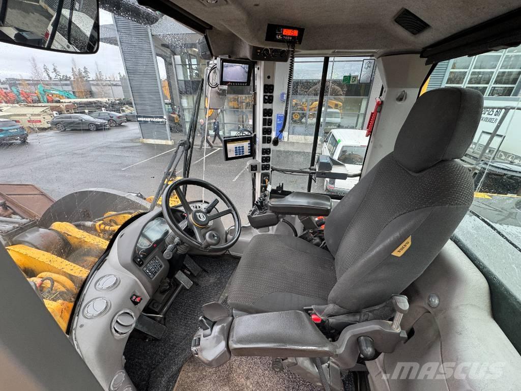 Volvo L 250 H Gumikerekes homlokrakodók