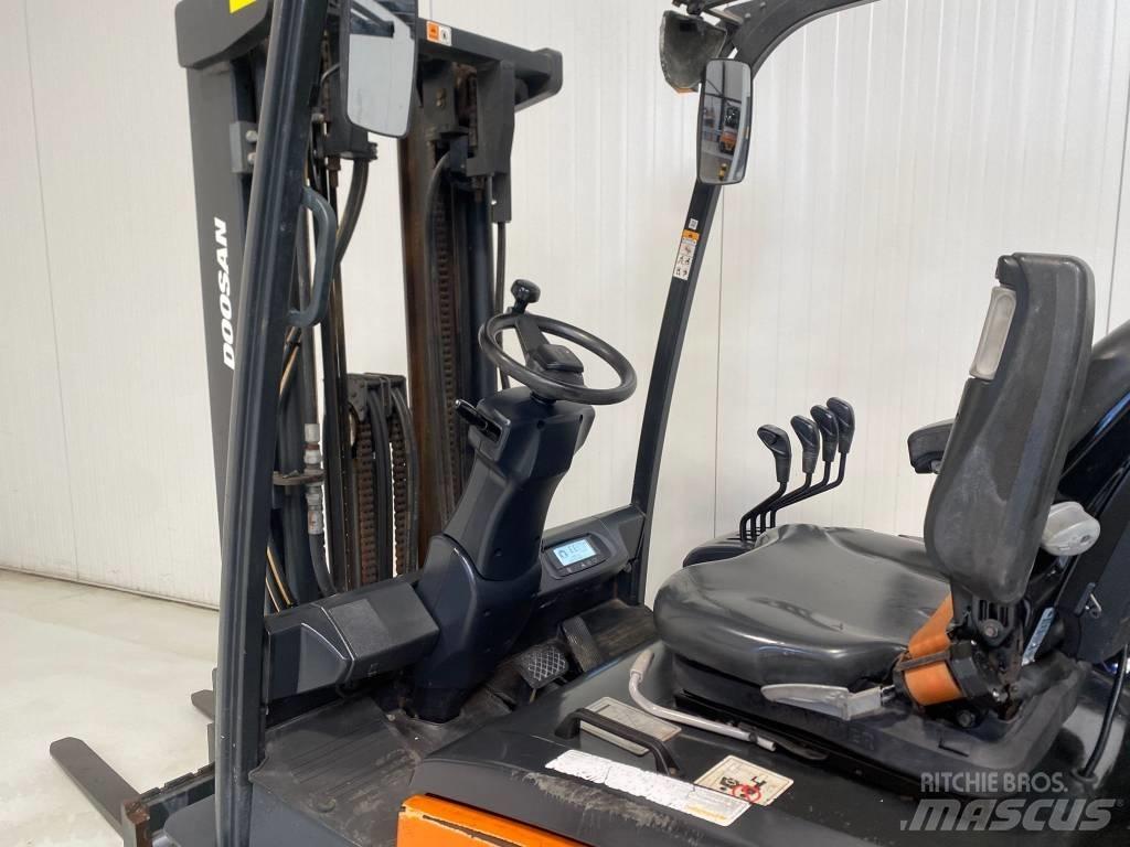 Doosan B25X-7 Elektromos targoncák