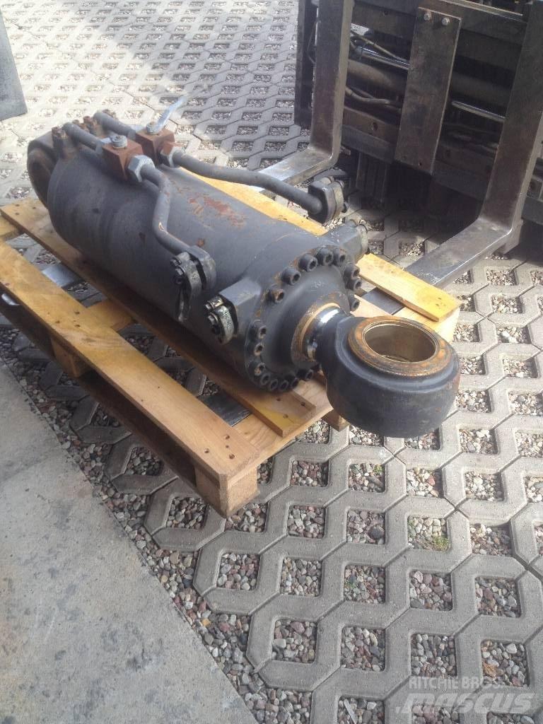  Siłownik Volvo 220 E Gumikerekes homlokrakodók