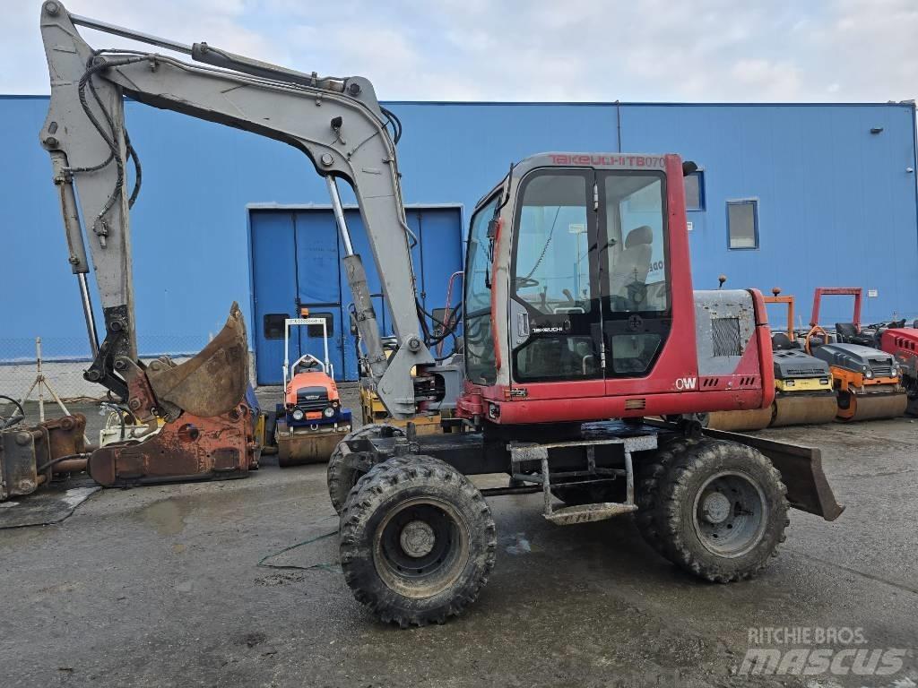Takeuchi TB070W Gumikerekes kotrók
