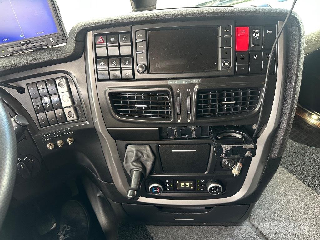 Iveco Stralis 8x4*4 Horgos rakodó teherautók