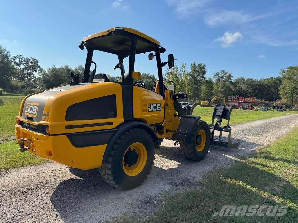 JCB 407 Gumikerekes homlokrakodók