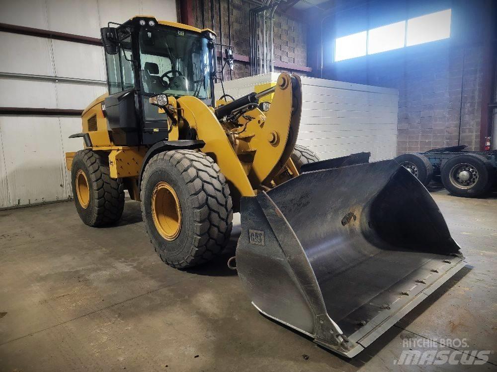 CAT 926M Gumikerekes homlokrakodók