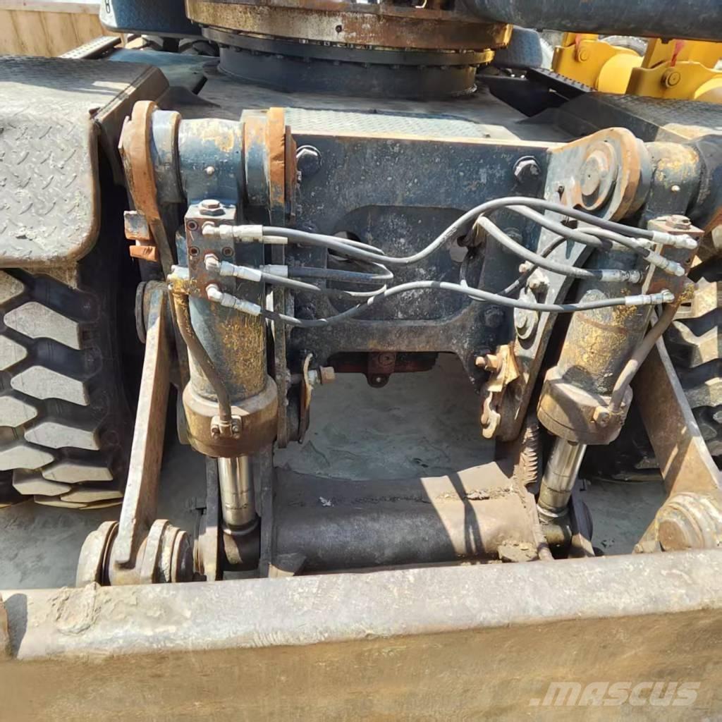 Hyundai R210W-9 Gumikerekes kotrók
