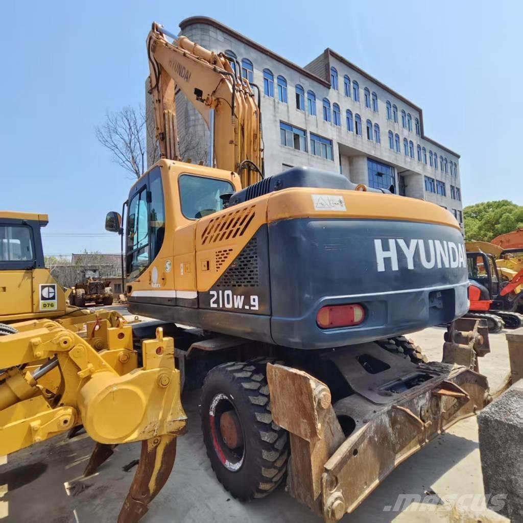 Hyundai R210W-9 Gumikerekes kotrók