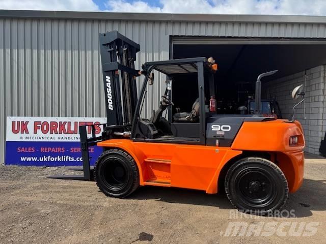 Doosan D 90 S-5 Dízel targoncák