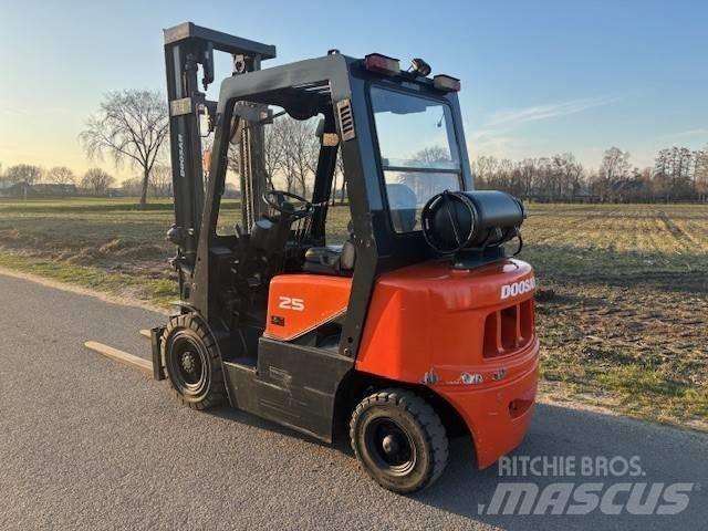 Doosan G 25 G Gázüzemű targoncák