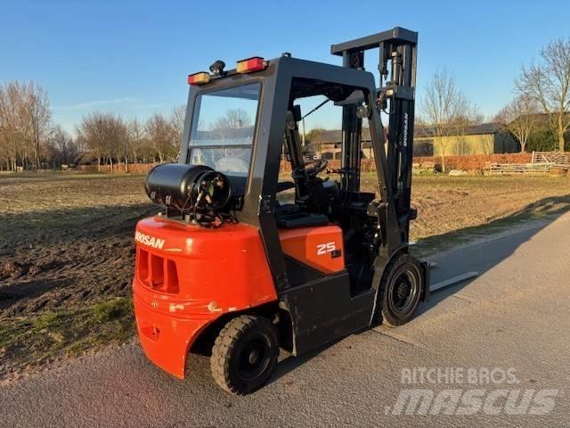 Doosan G 25 G Gázüzemű targoncák