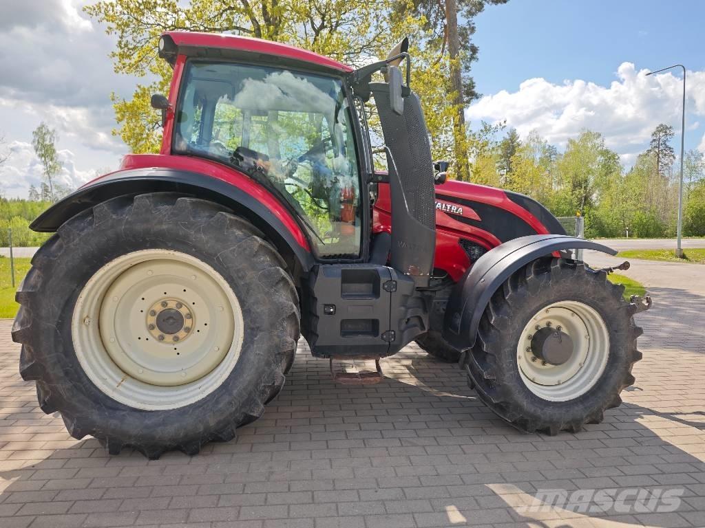 Valtra T 214 D Traktorok