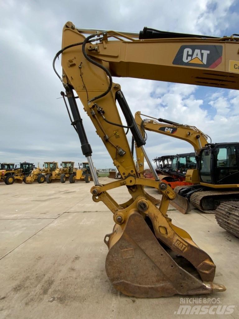 CAT 323 Lánctalpas kotrók