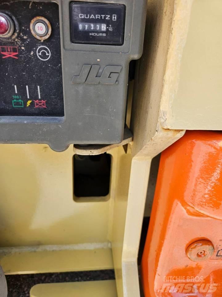 JLG 2630 ES Ollós emelők