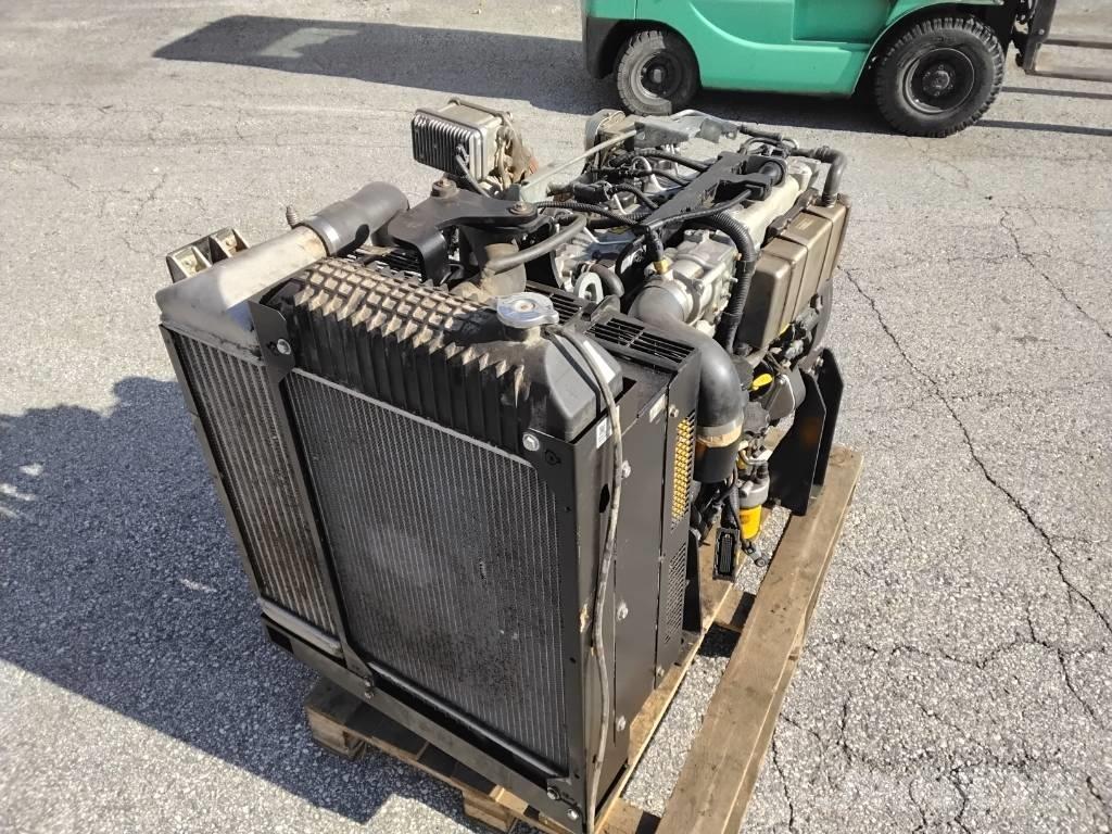JCB 444TA4i-81 Motorok