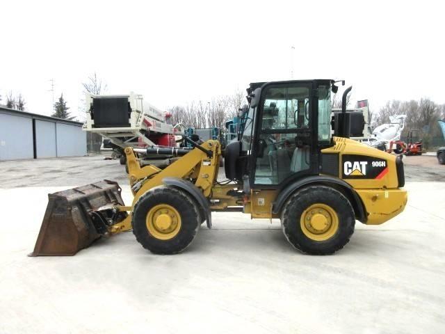 CAT 906 H Gumikerekes homlokrakodók