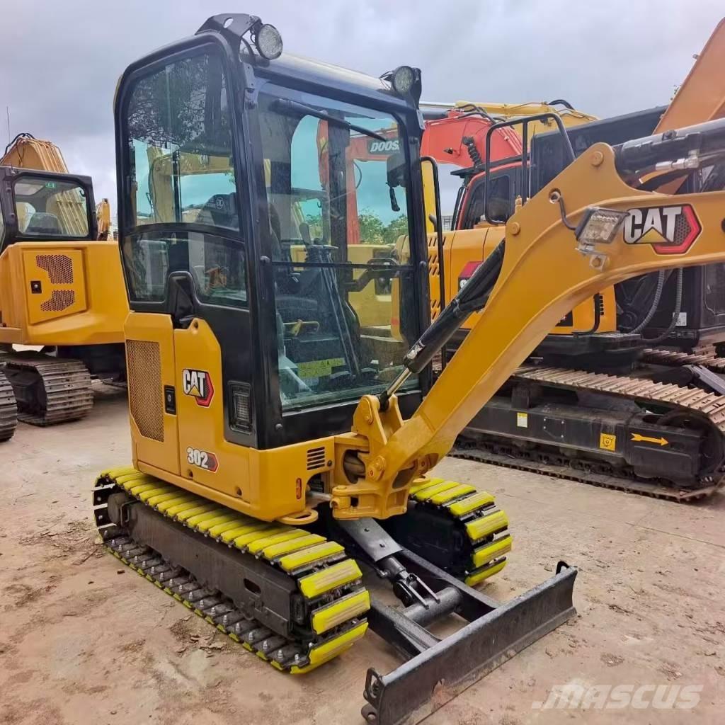 CAT 302 Mini kotrók < 7t