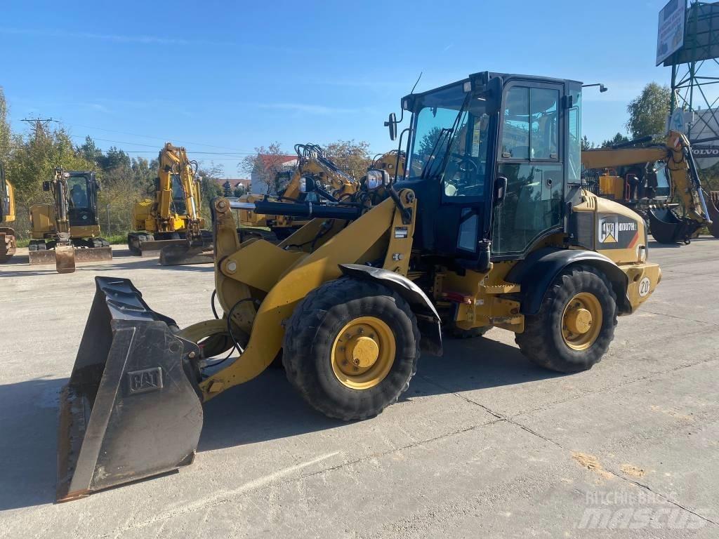CAT 907 H 2 Gumikerekes homlokrakodók