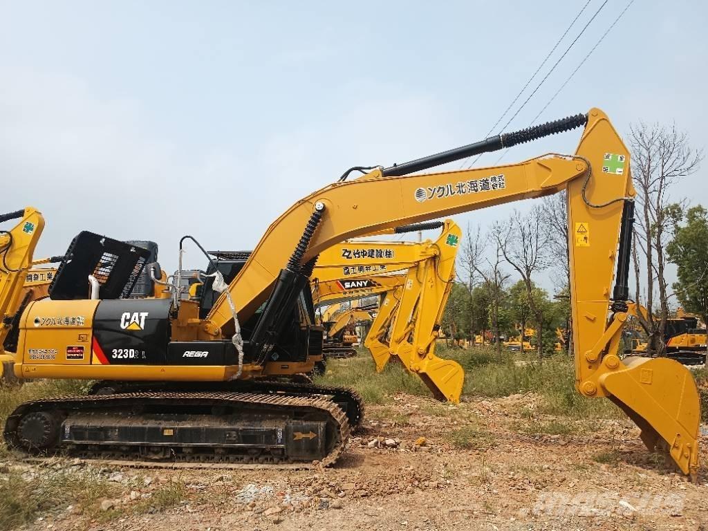 CAT 323D2 Lánctalpas kotrók