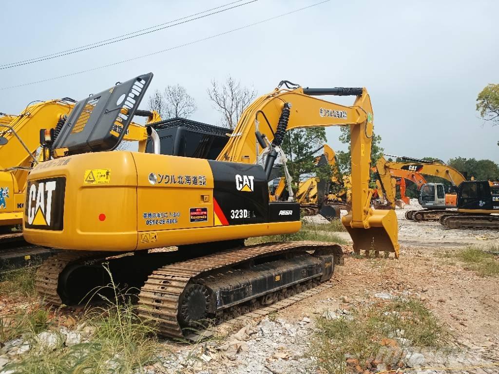 CAT 323D2 Lánctalpas kotrók