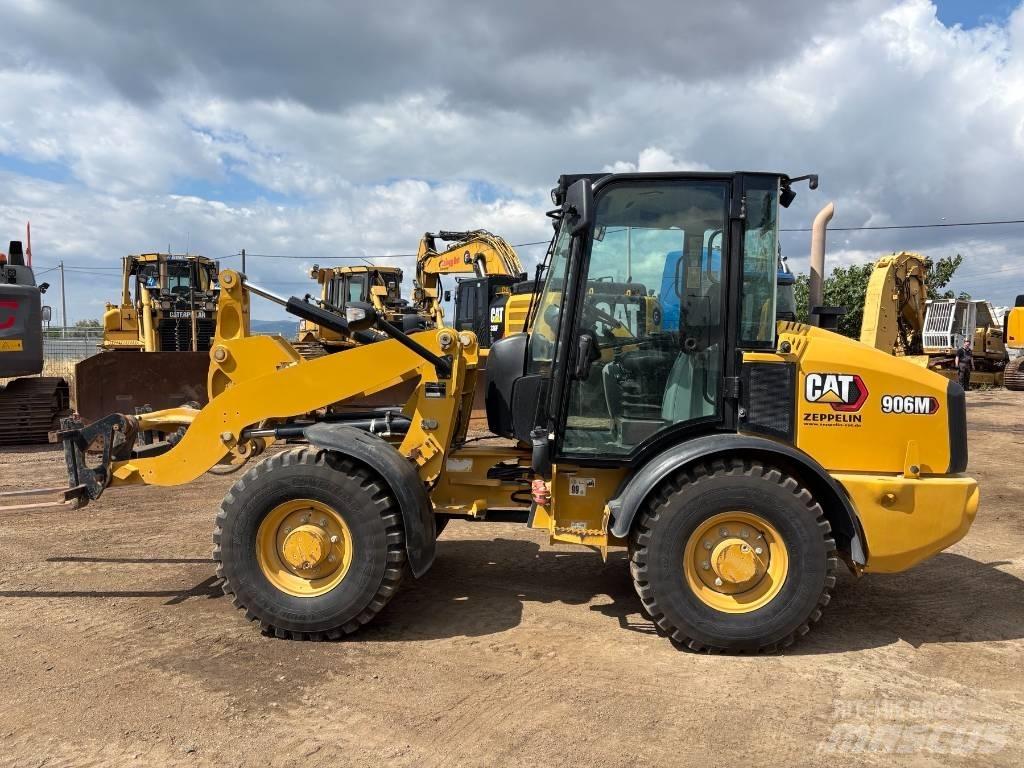 CAT 906 M Gumikerekes homlokrakodók