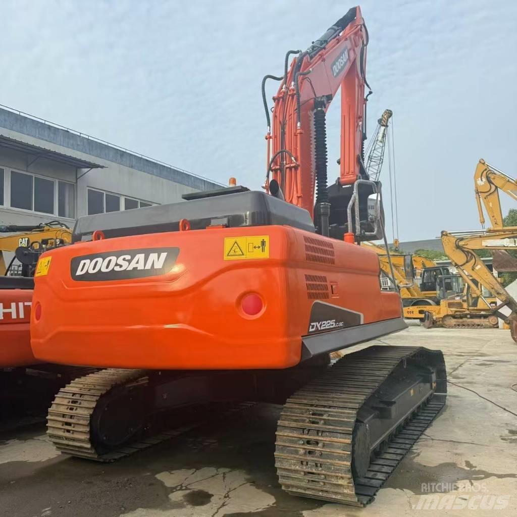 Doosan DX225LC-9C Közepes (midi) kotrók 7 t - 12 t