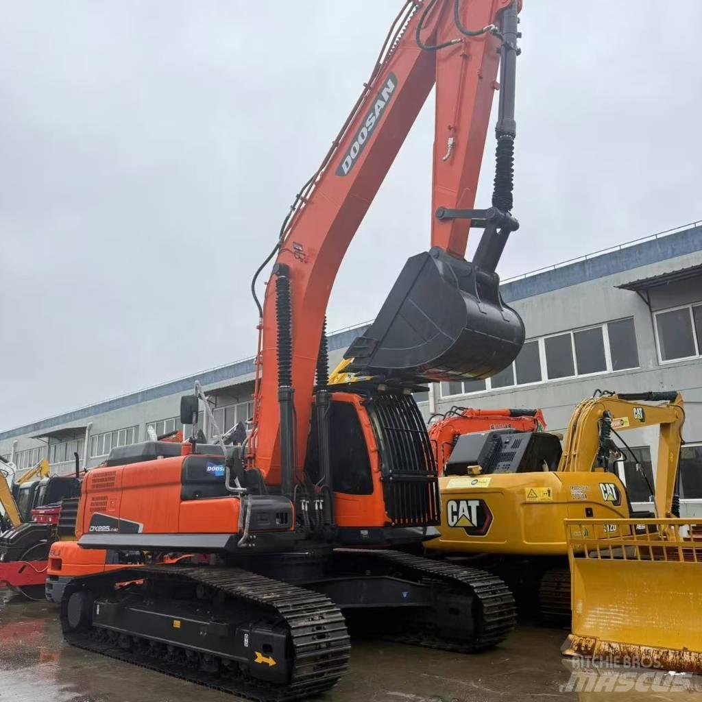 Doosan DX225LC-9C Közepes (midi) kotrók 7 t - 12 t