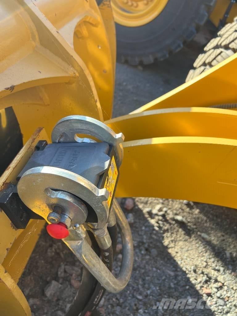 CAT 914 Gumikerekes homlokrakodók