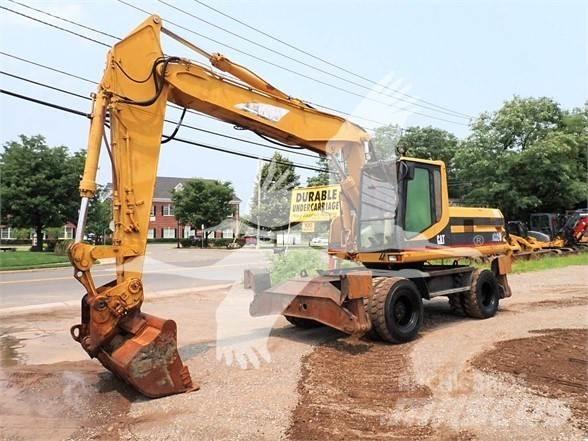 CAT M320 Gumikerekes kotrók