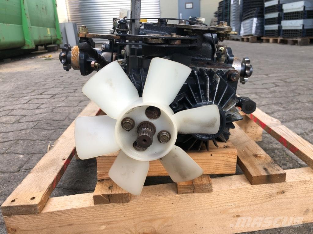 Iseki SXG 19 Ráállós fűnyírók