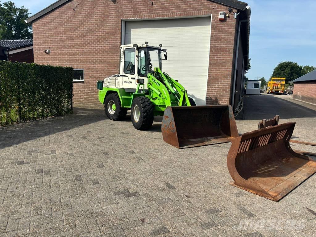 Schaeff SKS 633 Gumikerekes homlokrakodók