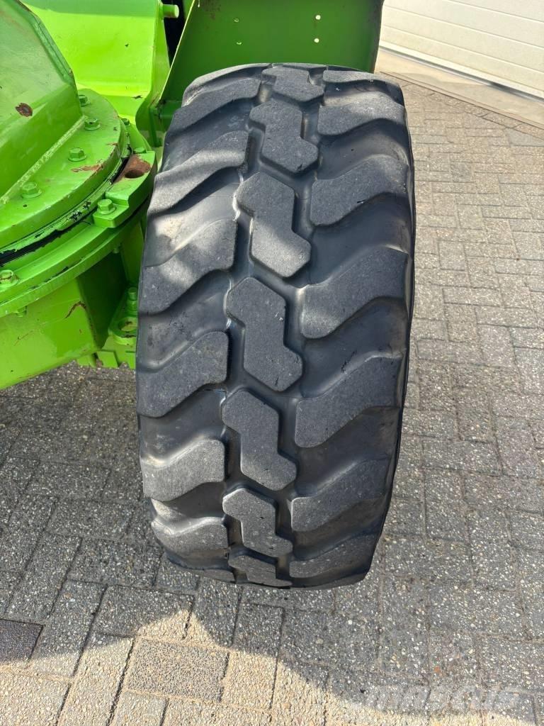 Schaeff SKS 633 Gumikerekes homlokrakodók